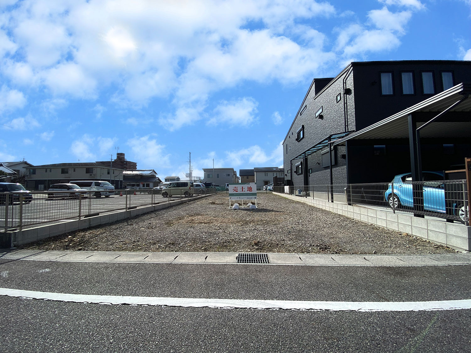 T-2／62坪超の広々とした敷地に理想の住まいが叶います。広々南面庭や駐車場などゆとりある暮らしが実現します。
