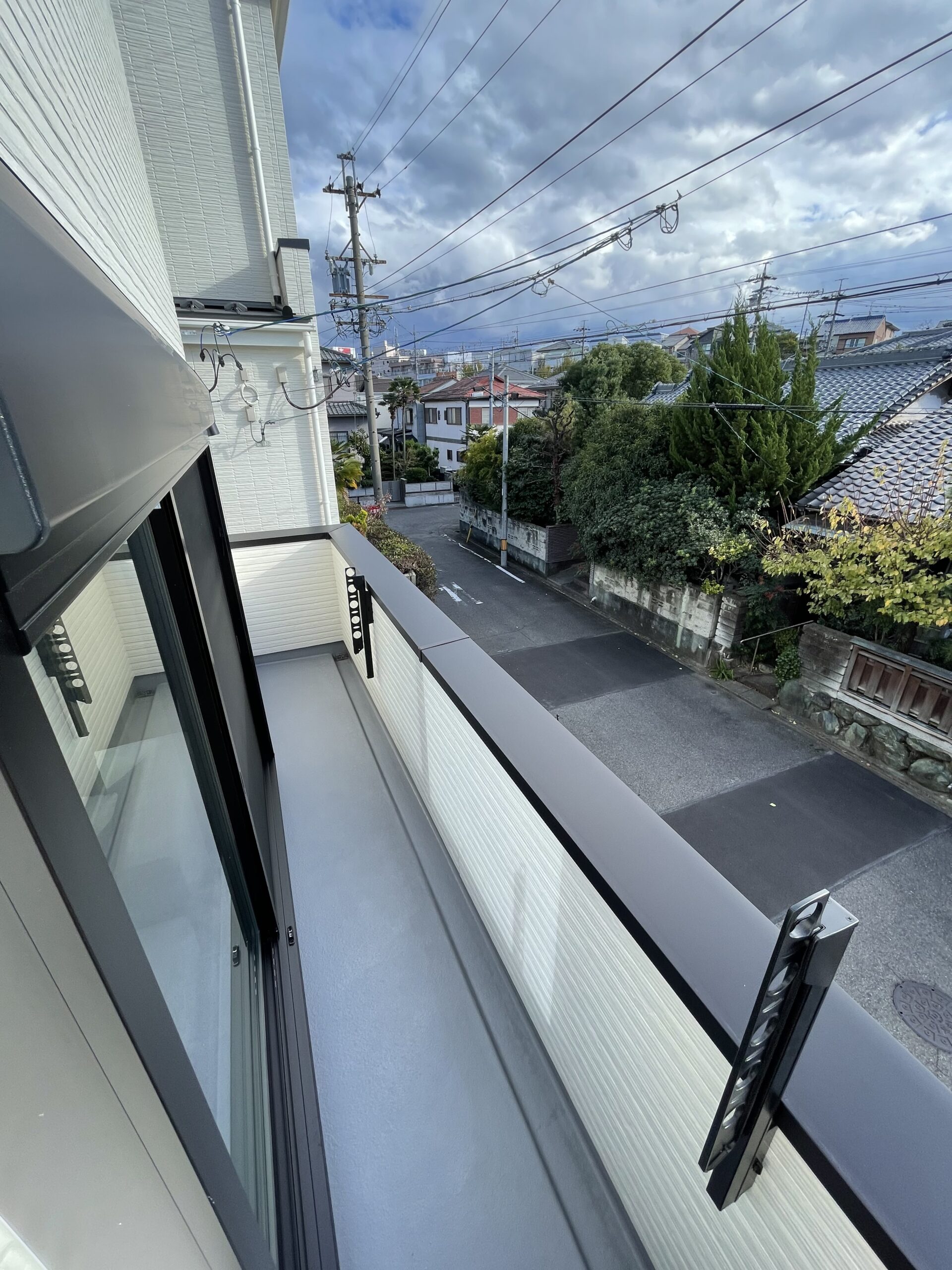 ２階にはリビングに面したバルコニー。フラットな造りで広々とした空間は家事の味方です！