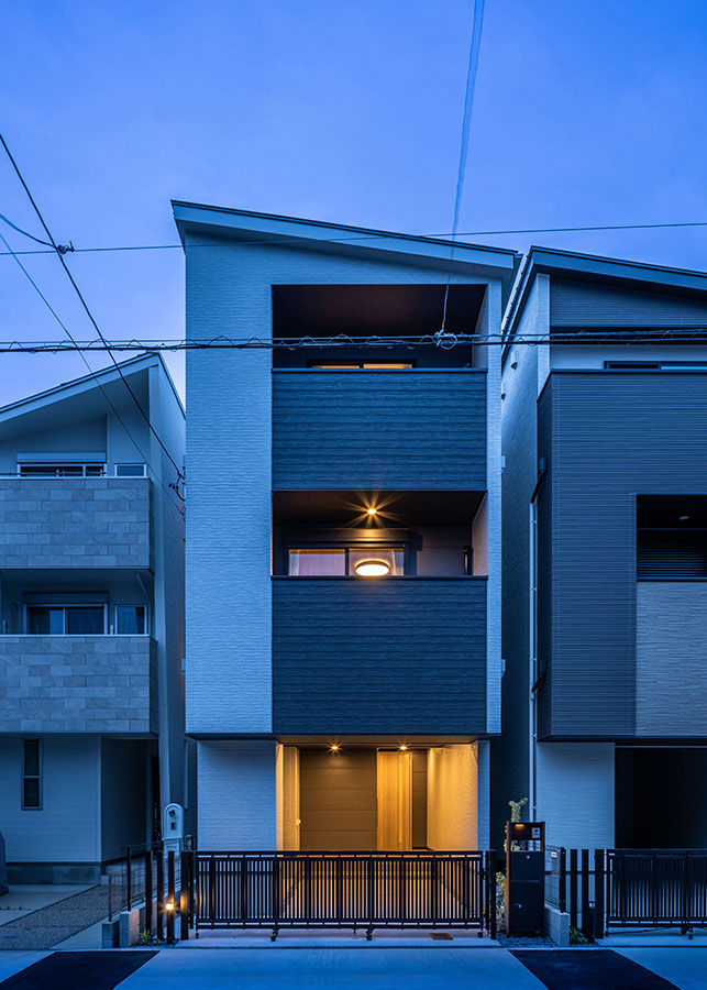 T-1／スタイリッシュな3階建ての住まい。住まう人の安心と安全を形にしたデザインで永く住める高性能住宅です。