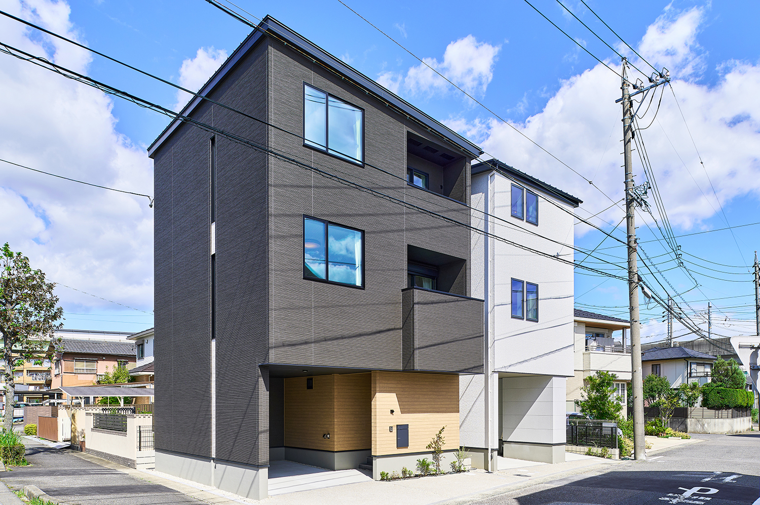 T-1、T-2／太陽光発電搭載のオール電化住宅。HEMSで使用電力を可視化し賢く節電！エコな暮らしが続くZEH住宅。