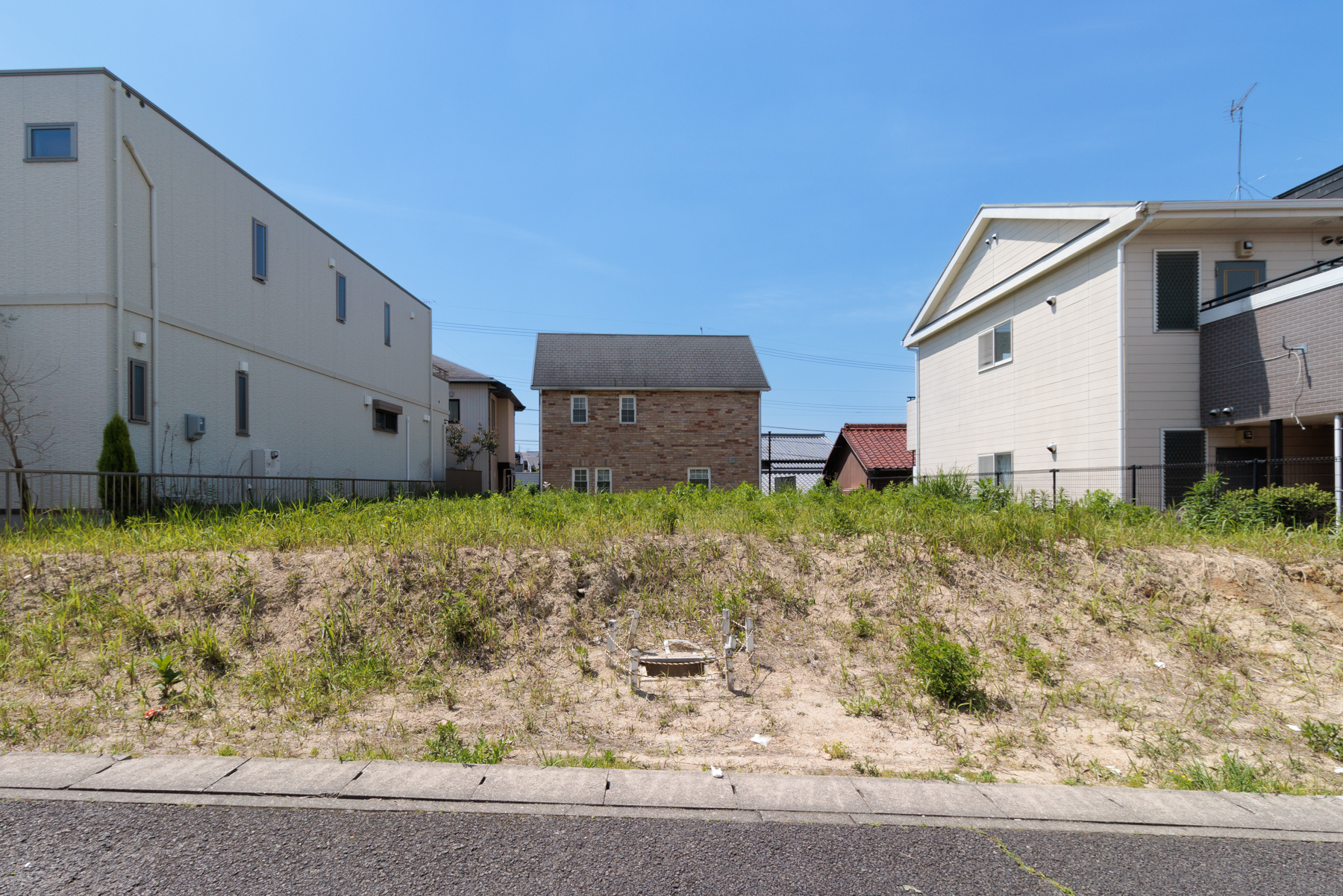 T-1、T-2／閑静な住宅街の中の明るくオープンな敷地。建築条件付きだからこそ、コストパフォーマンスに優れた高性能住宅をご提供させていただきます。