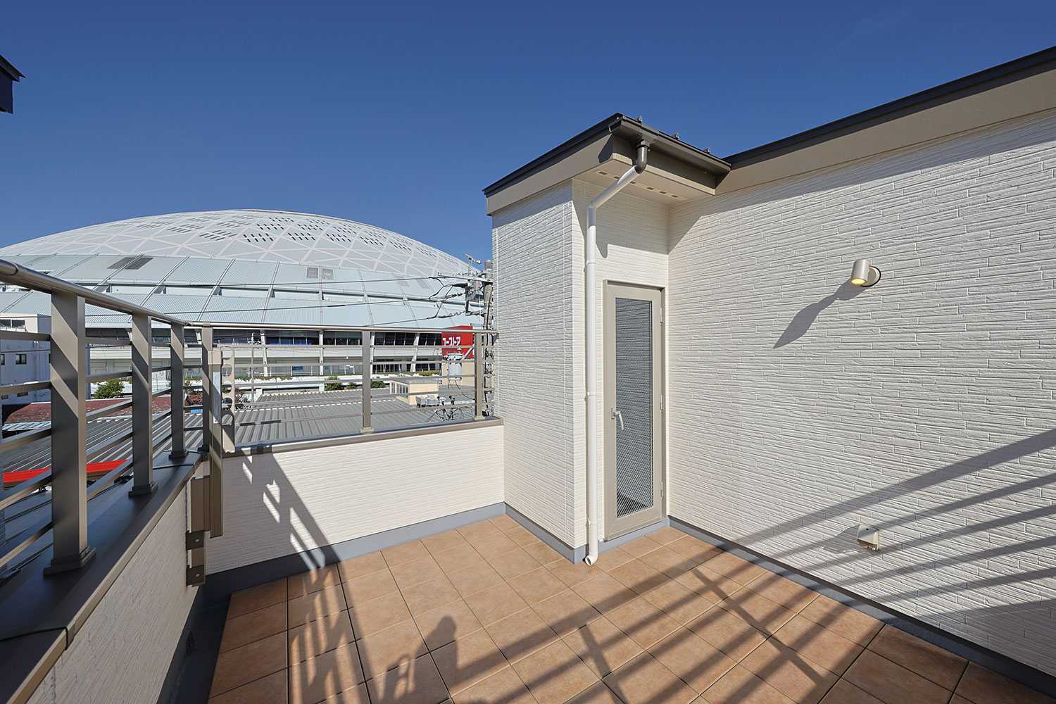 T-2／屋上テラスは高層ならではの眺望！日光浴やおうちカフェなど色んな楽しみ方ができます。