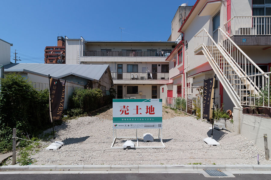 T-1／閑静な住宅街にある南向きの敷地。並列で2台止められるカースペースも実現可能！