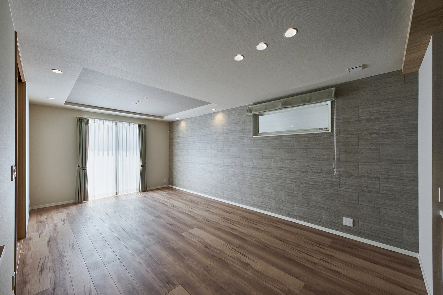T-7／快適な暮らしに欠かせない明るい陽差しが部屋の隅々にまで行き届き、家族の笑顔をより輝かせます。