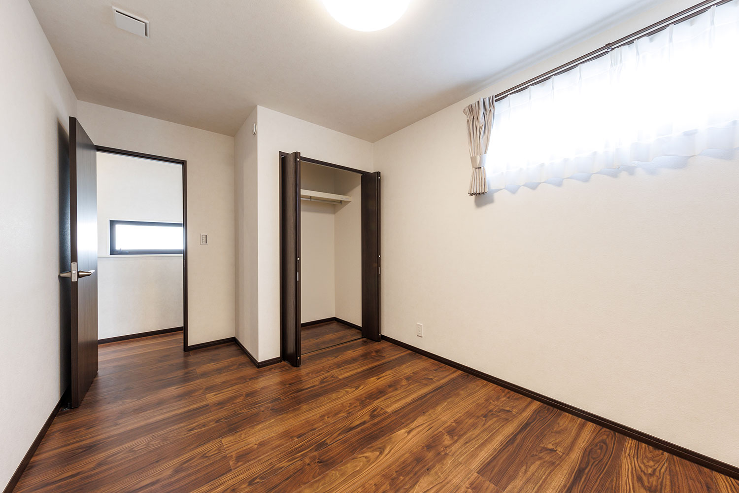 T-1／2階にはクローゼット付6帖の洋室を2部屋ご用意しました。仕事や趣味の部屋などに使える利便性の高い居室。