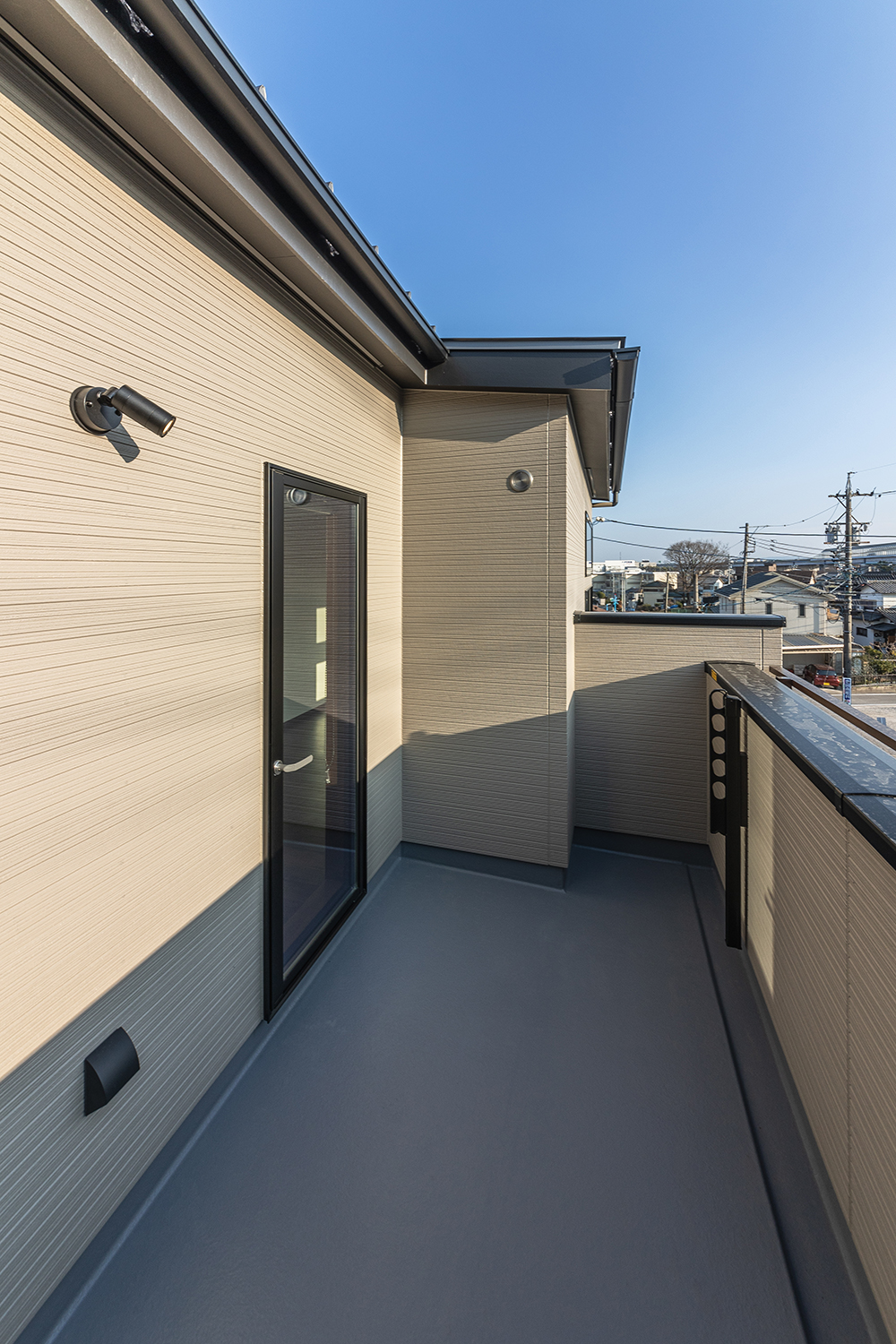 T-5／ワイドな南面バルコニーは陽当たり良好！家族の洗濯物が安心して干せ、室内に心地良い陽差しと風を届けます。