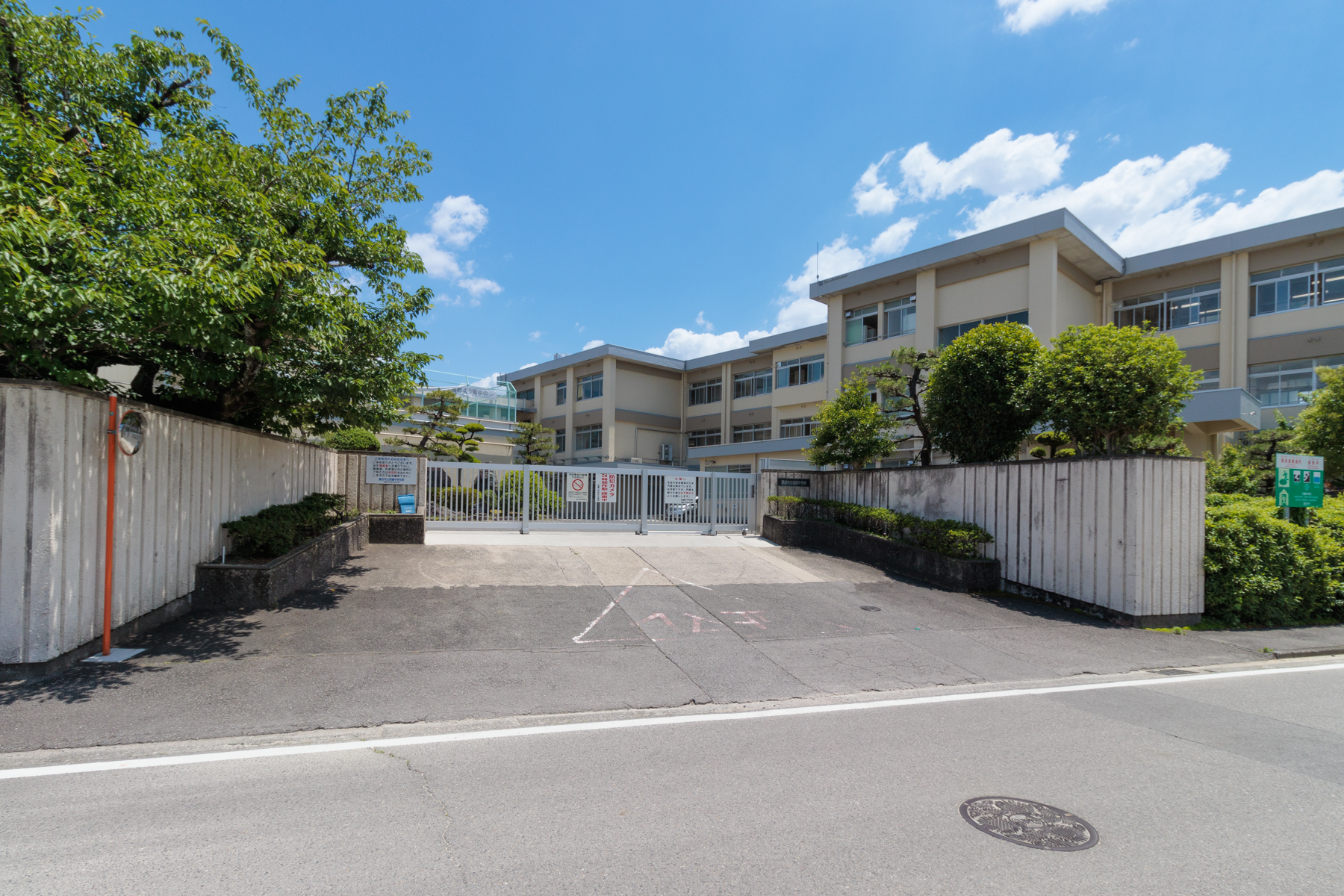 若園中学校　徒歩約5分