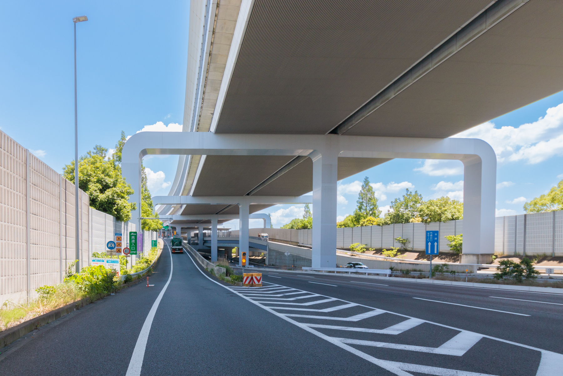 伊勢湾岸自動車道「豊田南」IC　自動車約5分