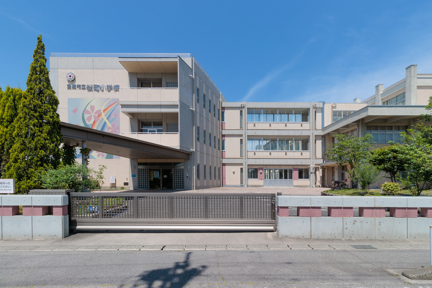 桜町小学校の外観