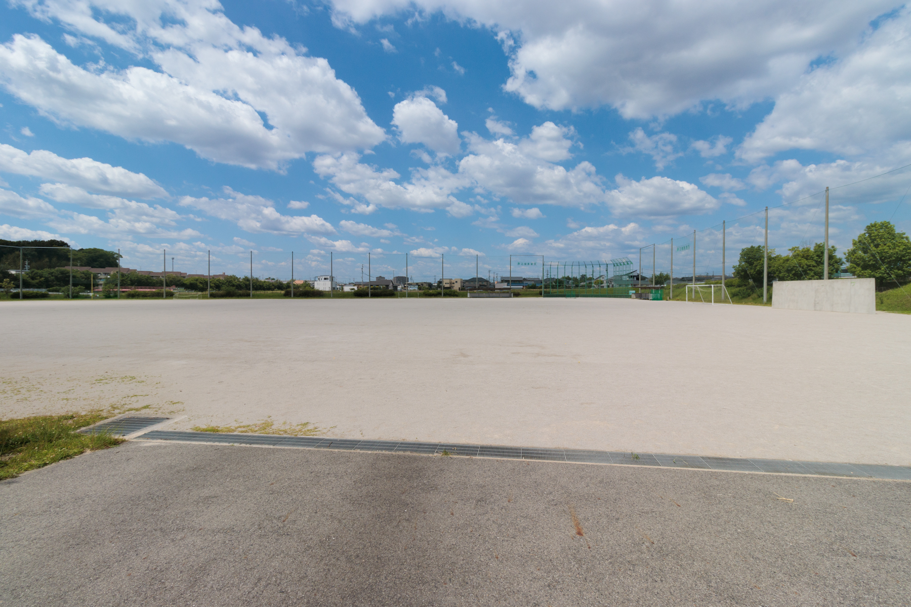 若園運動広場　徒歩約8分