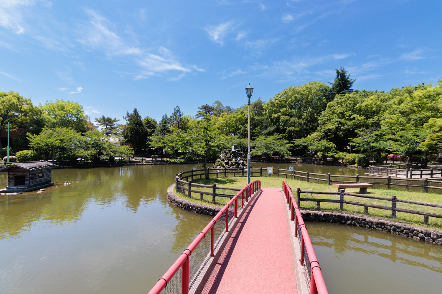 安城公園 徒歩約5分