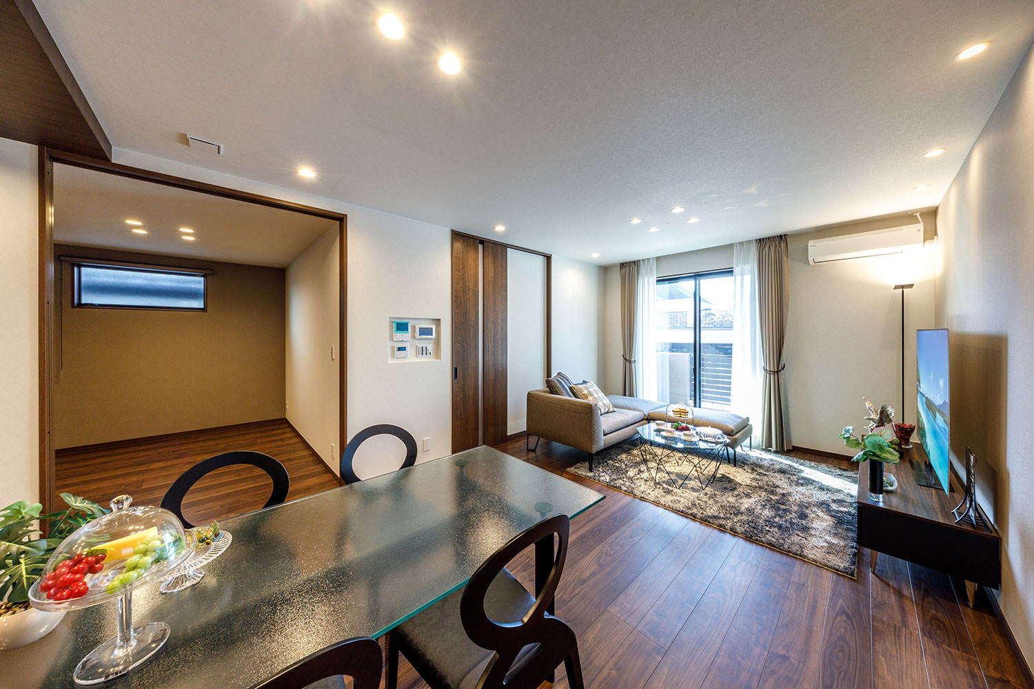 T-5／続間洋室と合わせると23.6帖もの大空間でリラックス。家族みんなのおうち時間を快適に。