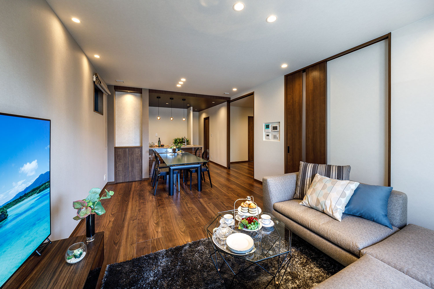 T-5／リビングダイニング