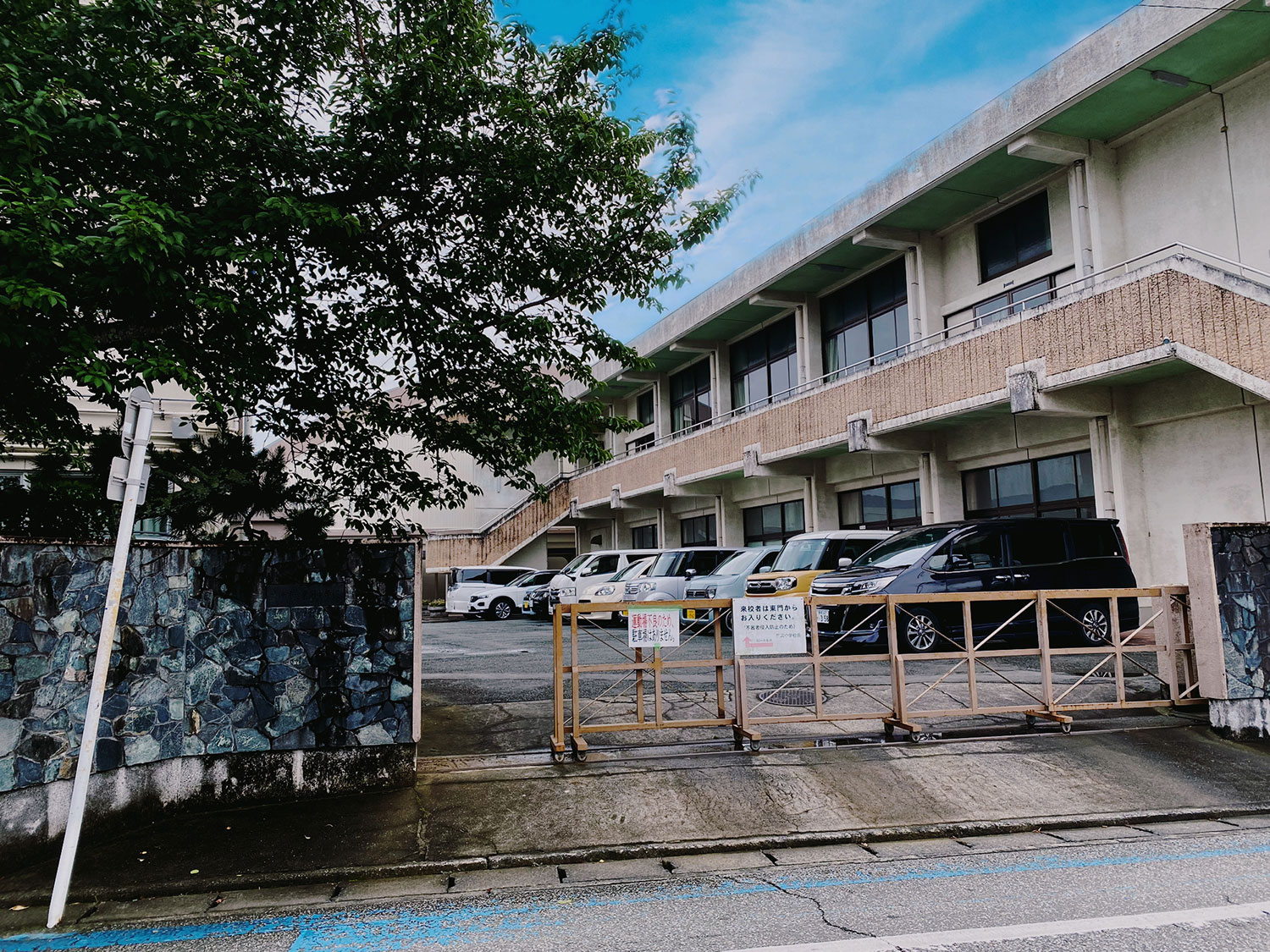 豊丘中学校の外観