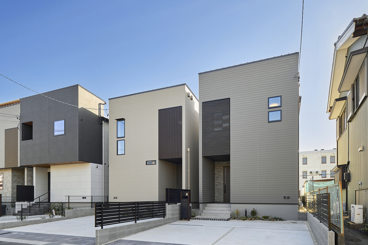 T-4（ご成約済み）、T-3／学校やスーパーが近く、子育てと家事の両立にも優しい住環境。