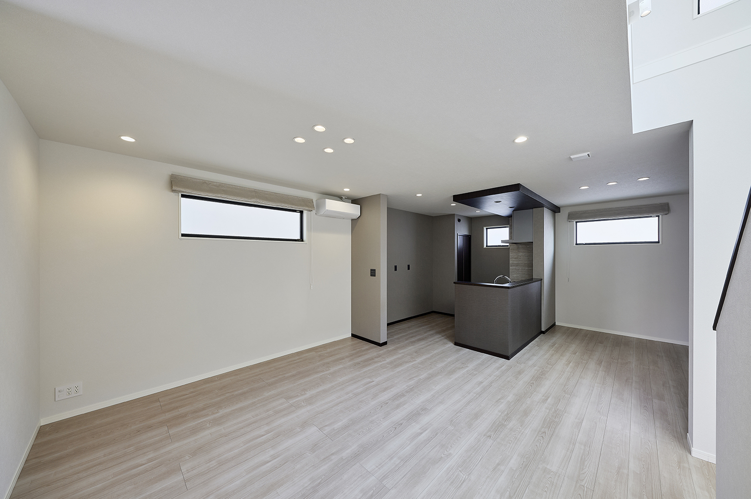 T-3／20.2帖もの広さがあり、家族全員揃ってゆったりとリラックスできるLDK。暖かな陽差しと共に安らげる空間です。