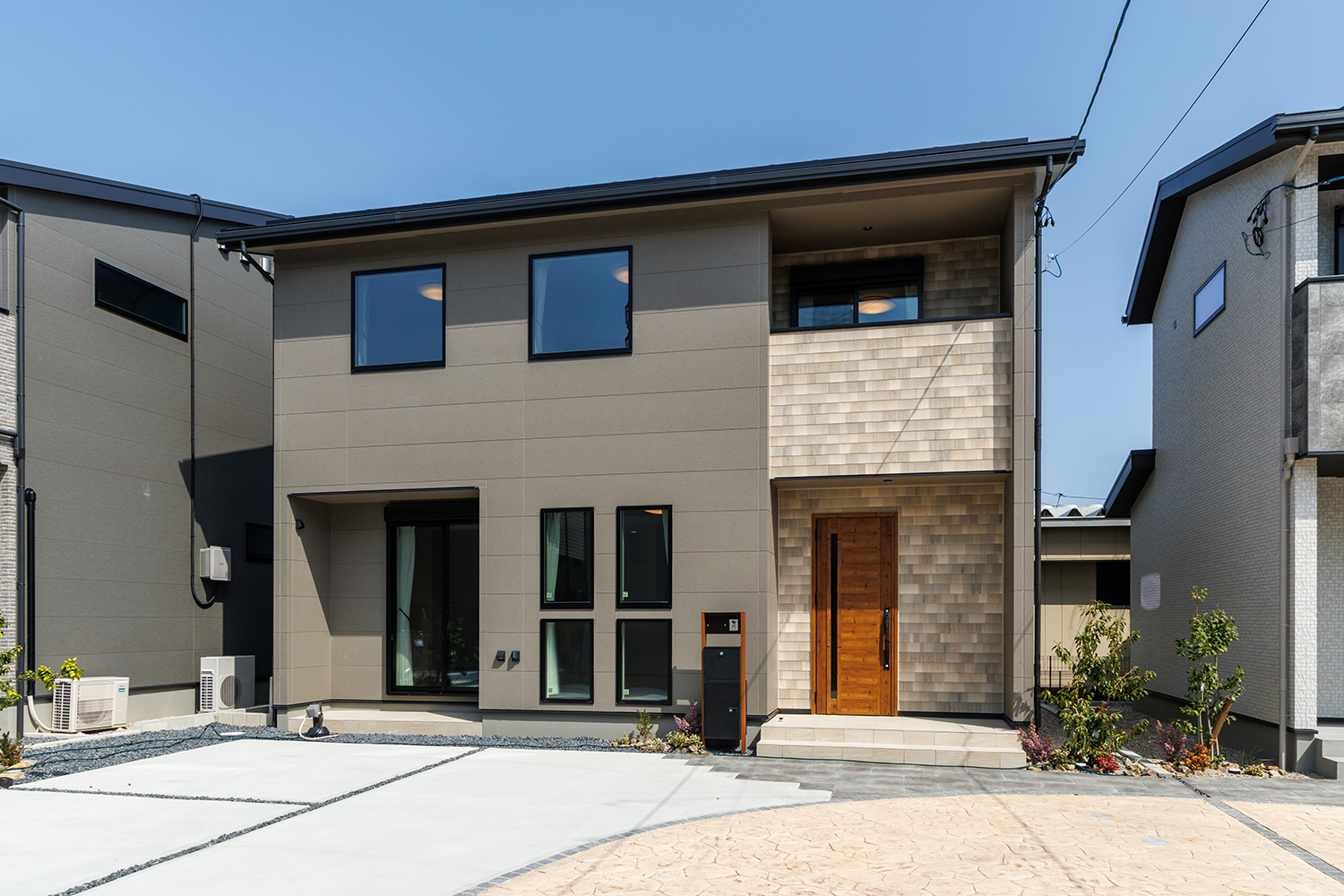 T-6／断熱性能に優れた窓や断熱材を採用したZEH仕様の住まい。外気に左右されない快適な毎日がずっと続きます。