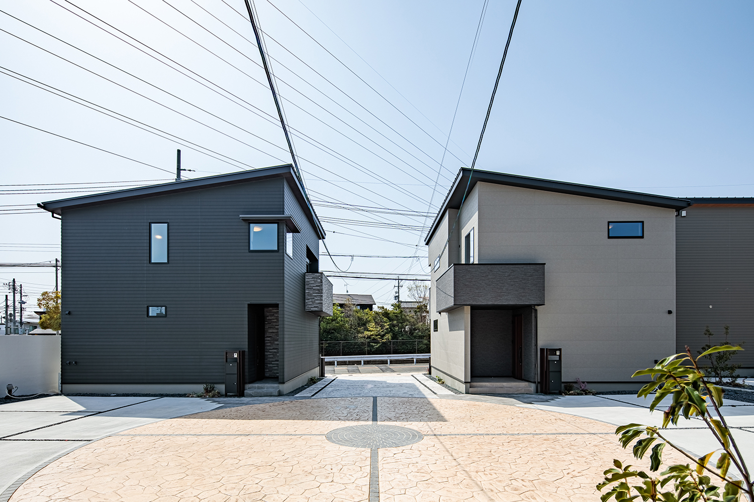 左からT-8、T-5／有松駅徒歩圏内、イオンタウン有松やFelnaなど、お買い物に便利な施設が豊富に揃うエリア。