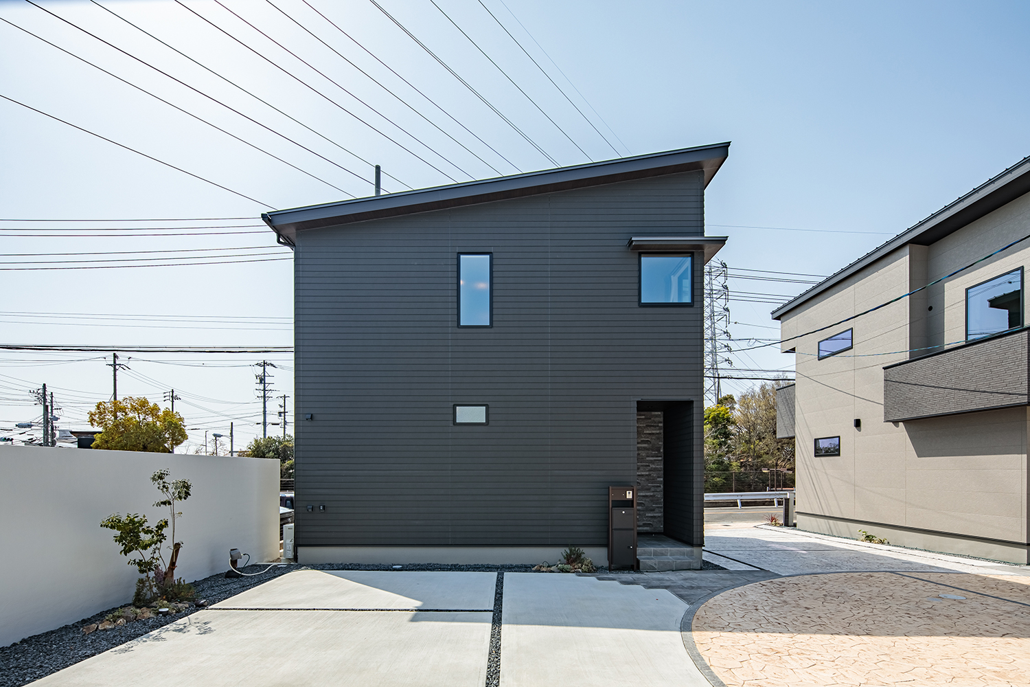 T-8／断熱性能に優れた窓や断熱材を採用したZEH仕様の住まい。外気に左右されない快適な毎日がずっと続きます。
