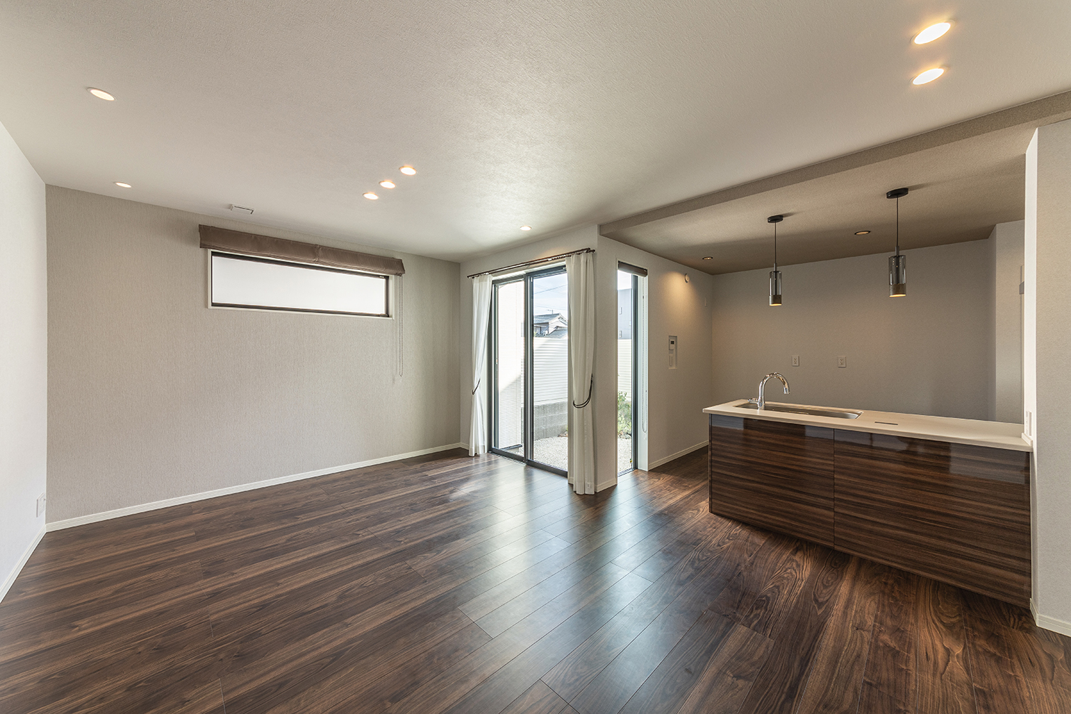 T-3/庭を囲むように配置されたLDKは、採光&通風に優れた心地よい空間。どんな時も快適に過ごせます。