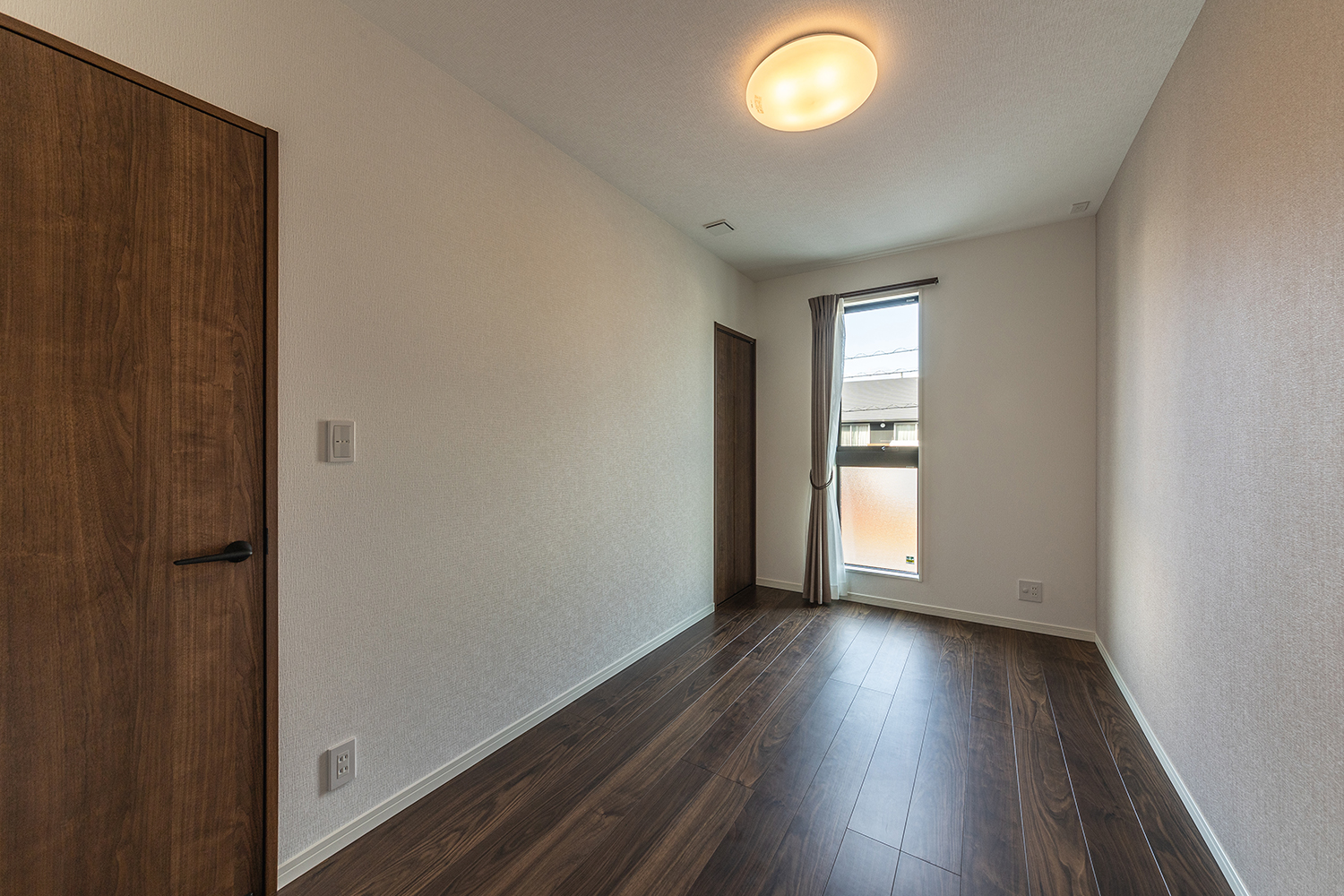 T-3/2階の洋室は全居室収納完備。お子さんが成長した後は、パパの趣味部屋としても活躍してくれます。