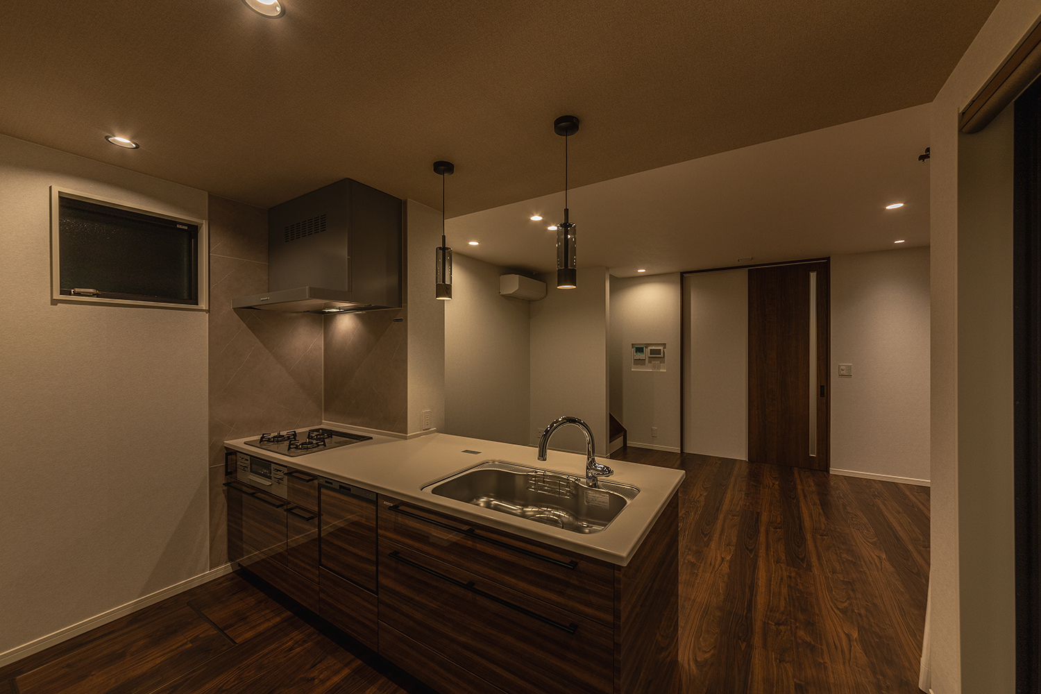 T-3/楽しいおしゃべりと共に家事が捗る対面キッチン。気持ちまで明るくしてくれるスタイリッシュな空間です。