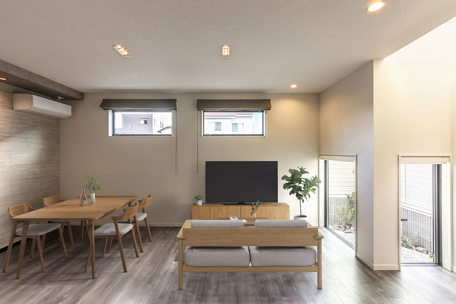 T-2／リビングダイニング ※実際の写真と家具のCGを合成したものです。