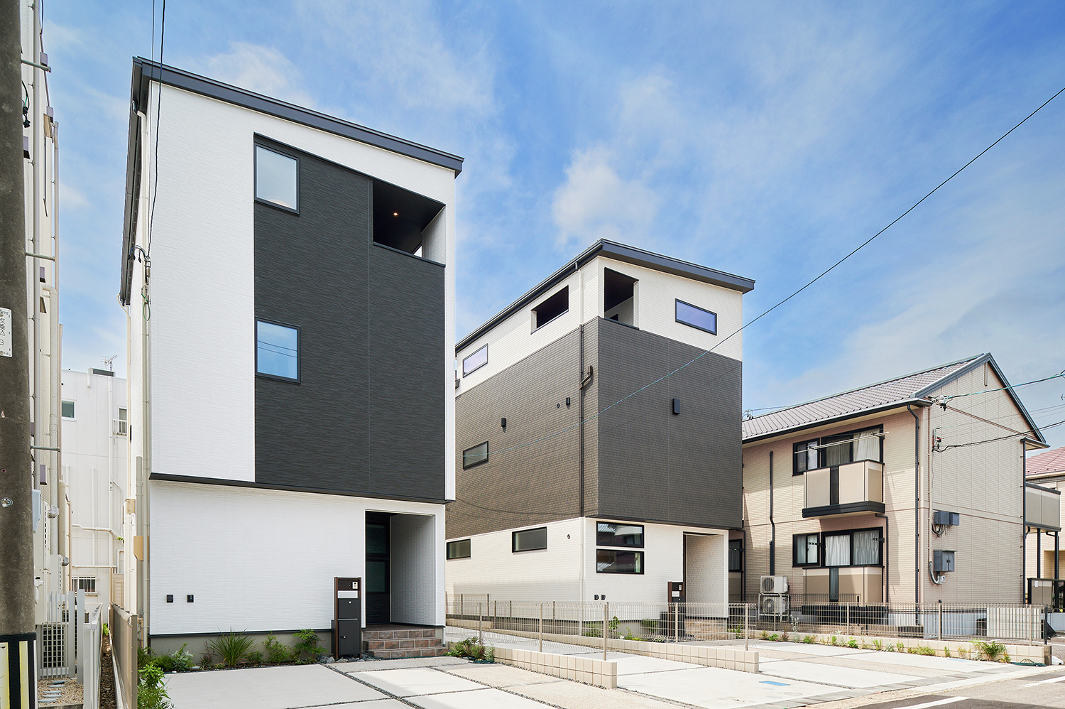 T-3、T-2（ご成約済み）／断熱等級6＆ZEH＋仕様の3階建て住宅。2台駐車可で収納も充実な暮らし動線良好！