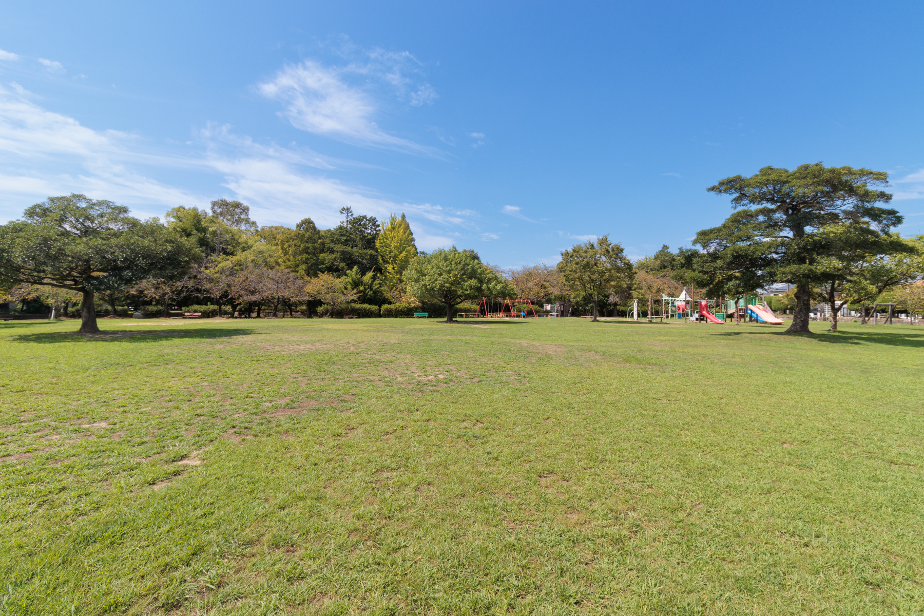 中央公園　徒歩約20分