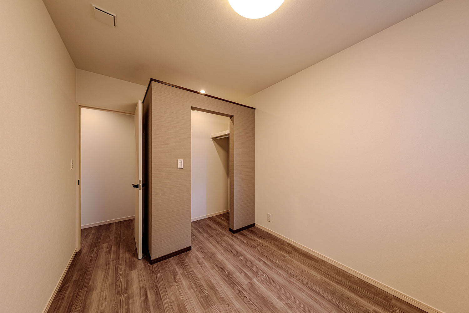 T-3／WIC付きサービスルームは趣味や仕事はもちろん、子供部屋にも最適なマルチ空間！個室として便利に利用可能。