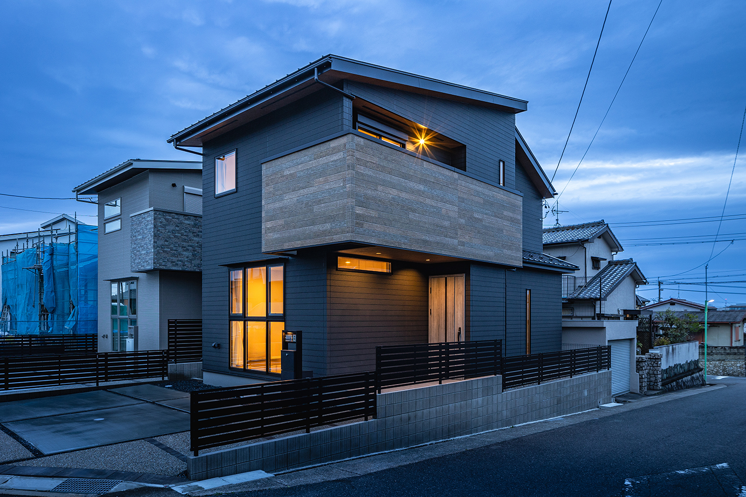 T-2／2駅利用可！徒歩圏内に商業施設のある住み良いエリア。複数の公園が点在しお子さんものびのび遊べます。