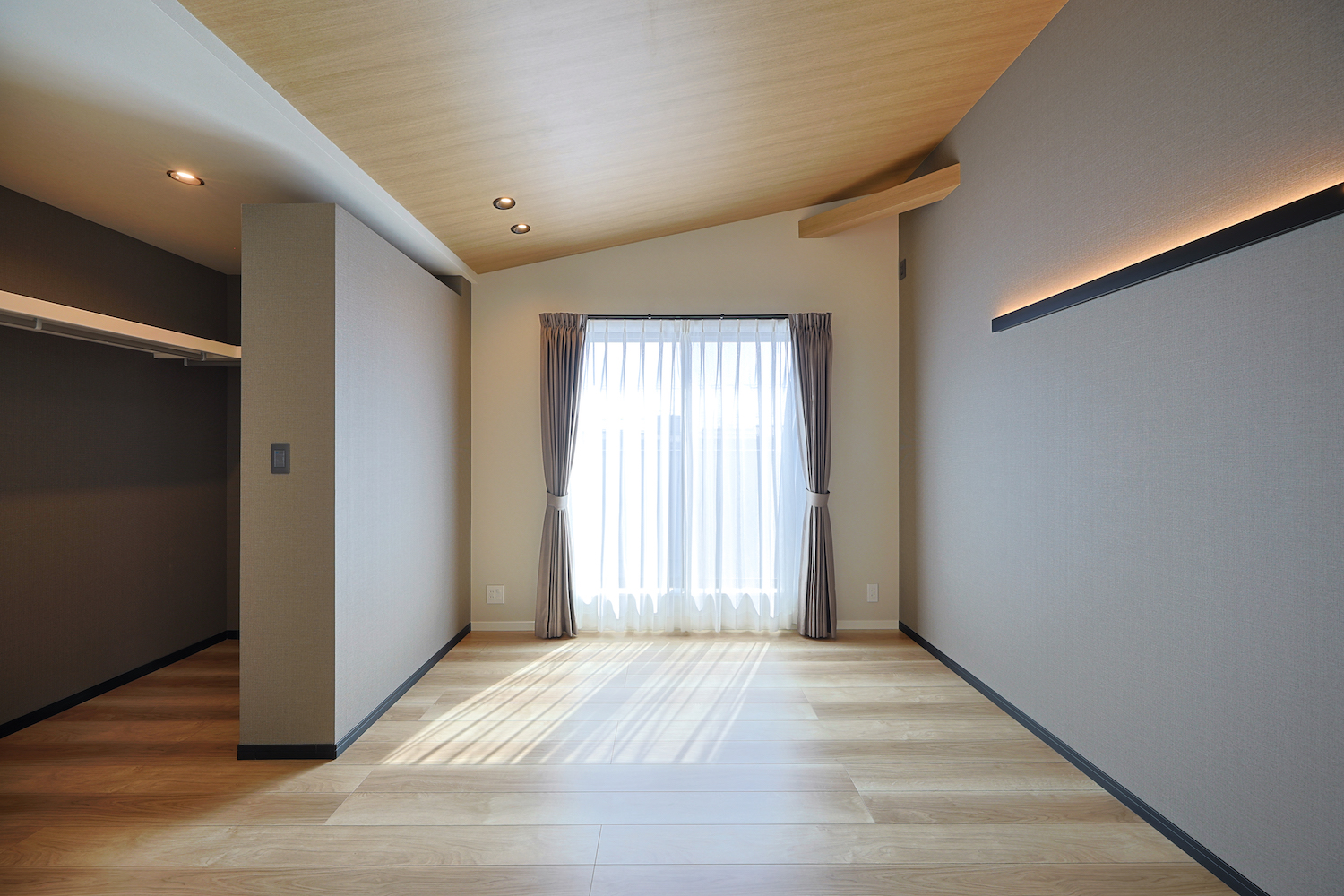 【扉なし。オープンタイプのウォークインクローゼットはメリット満載_蟹江町の家-2】