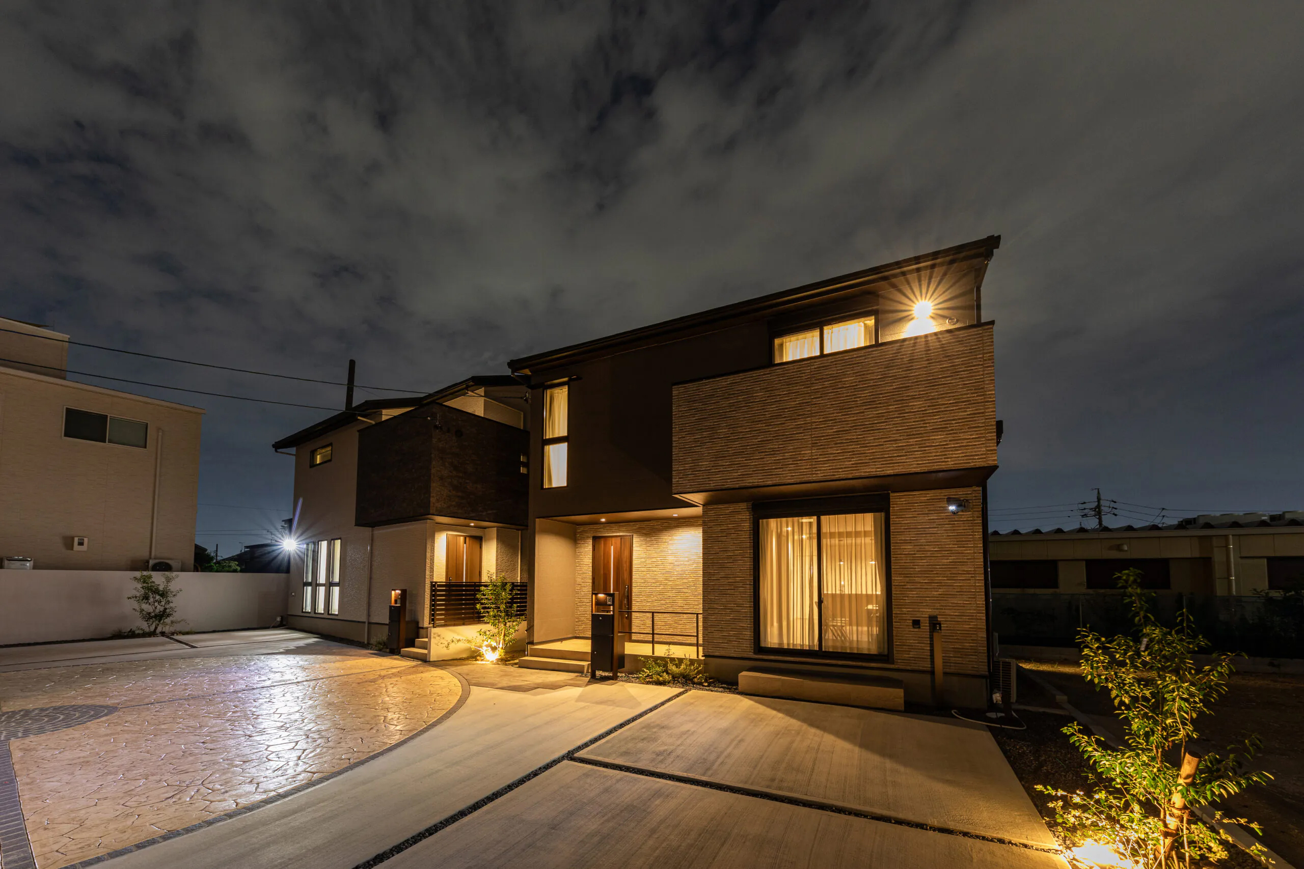 【街の中心にレイアウトした“庭をシェア”する4棟のお家_名古屋市緑区の家-1】