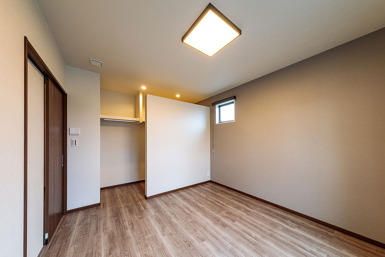 T-3／落ち着きのあるシックな装いで、快適な眠りを誘う癒しの主寝室は、8.5帖とゆとりある広さを確保。