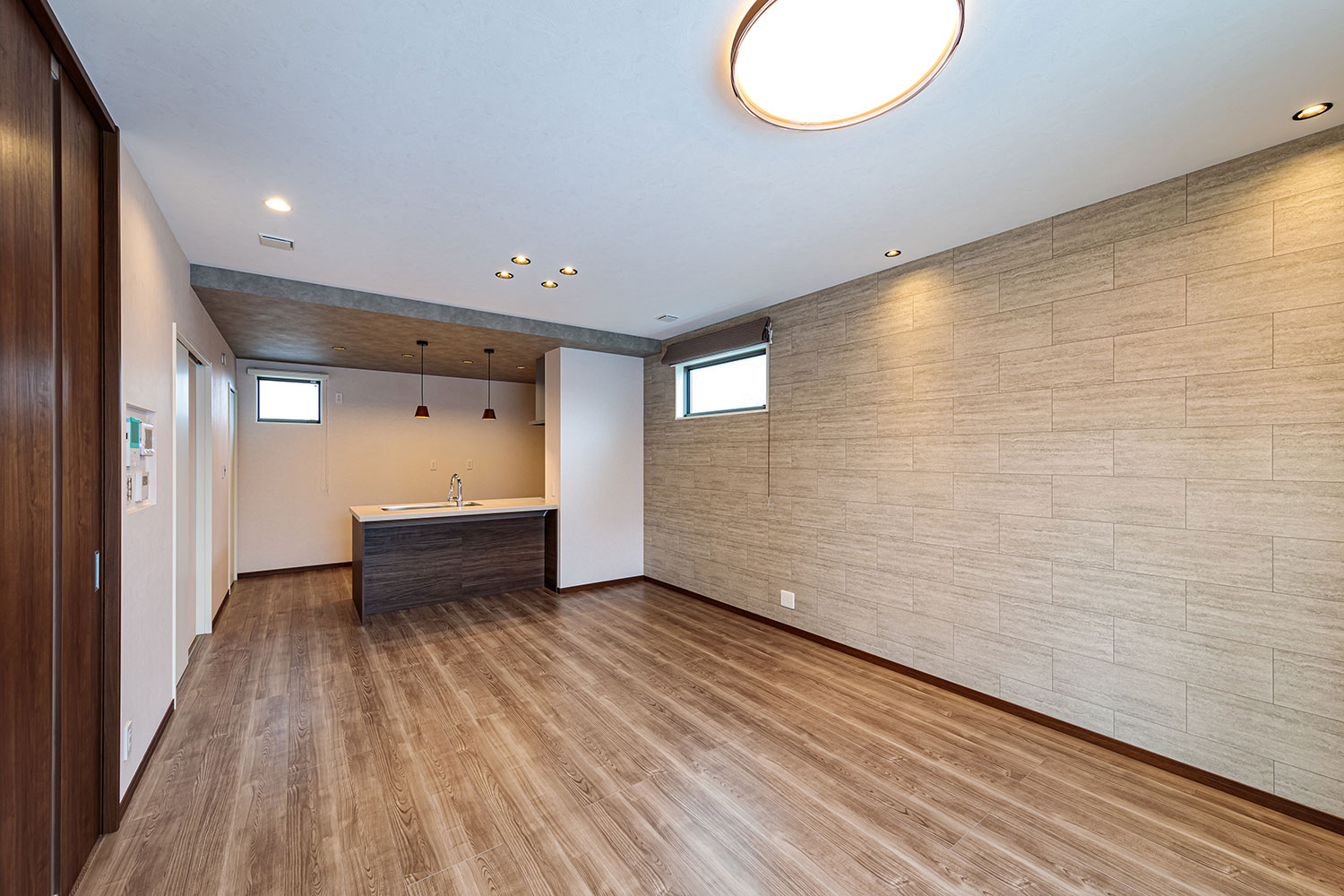 T-3／シーリングライトは調光調色可能で、ライフシーンに合った空間演出が可能。虫が入りにくい構造でお手入れ簡単！