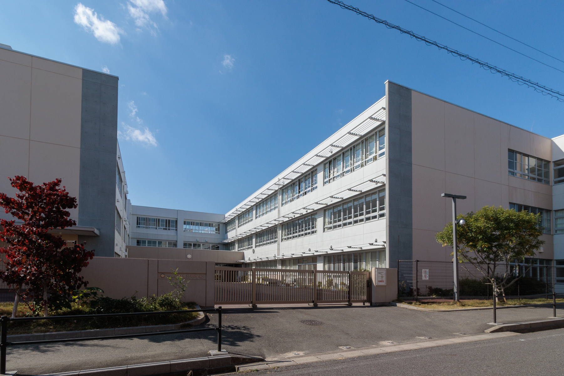 日進北中学校　徒歩約12分