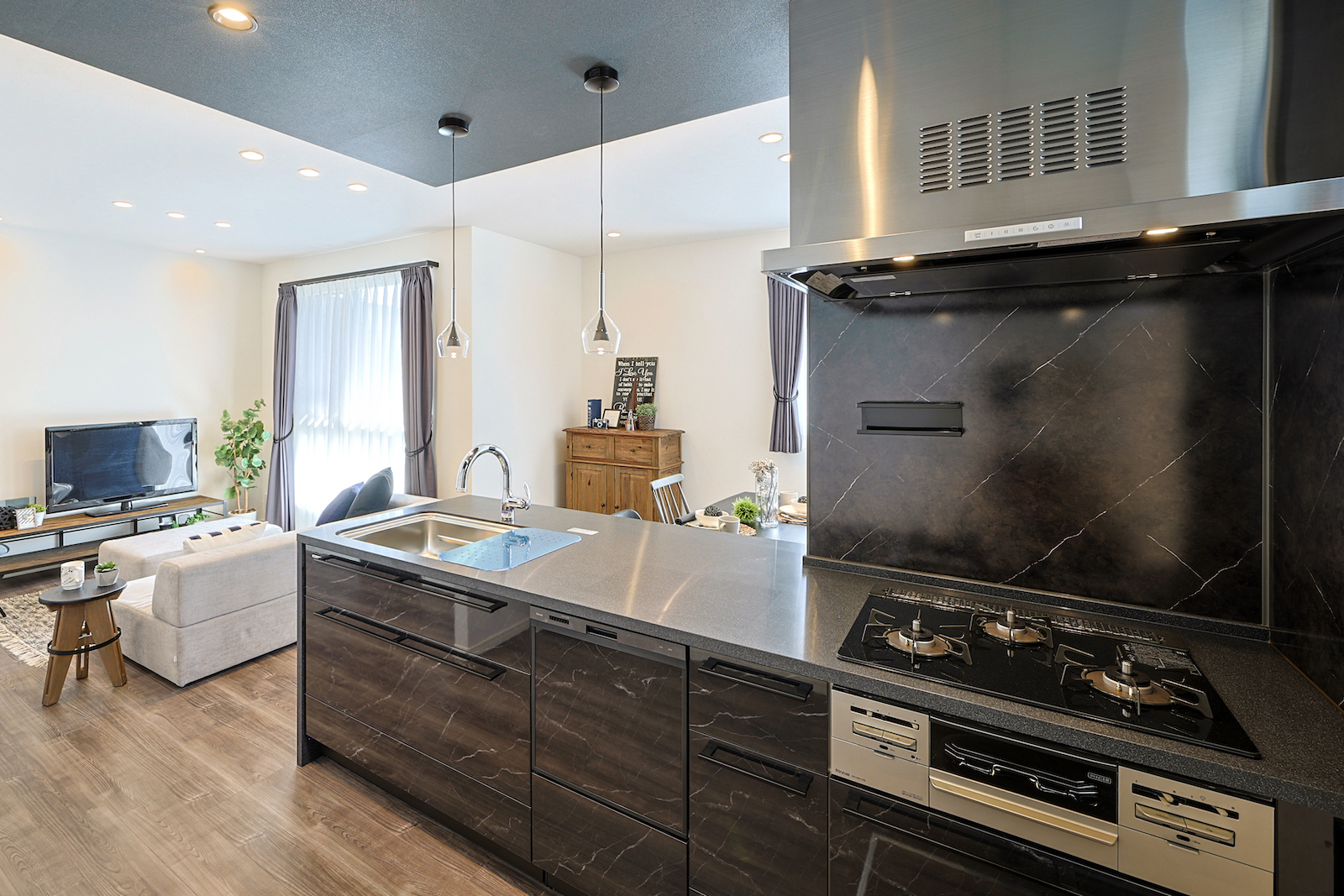 【“快適キッチン”が暮らしの楽しみを広げる_名古屋市北区の家-2】