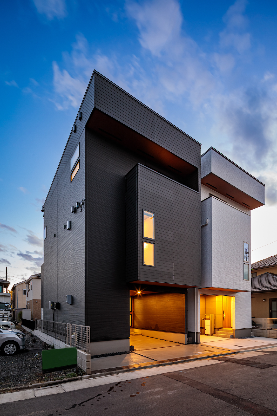 ビルトインガレージのある暮らしを楽しむ3階建て住宅_名古屋市中村区の家