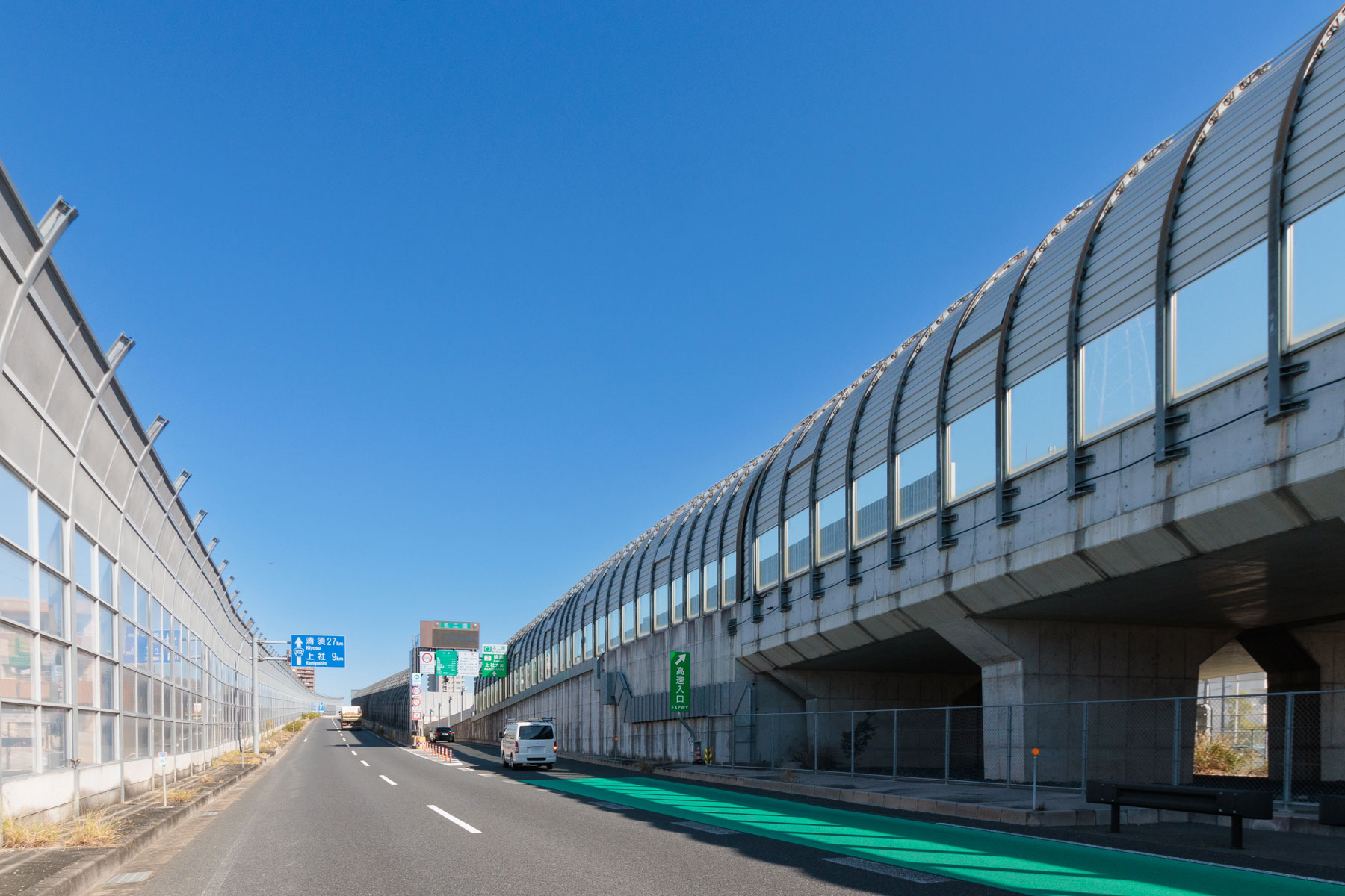 名古屋第二環状自動車道「鳴海」IC　自動車約8分