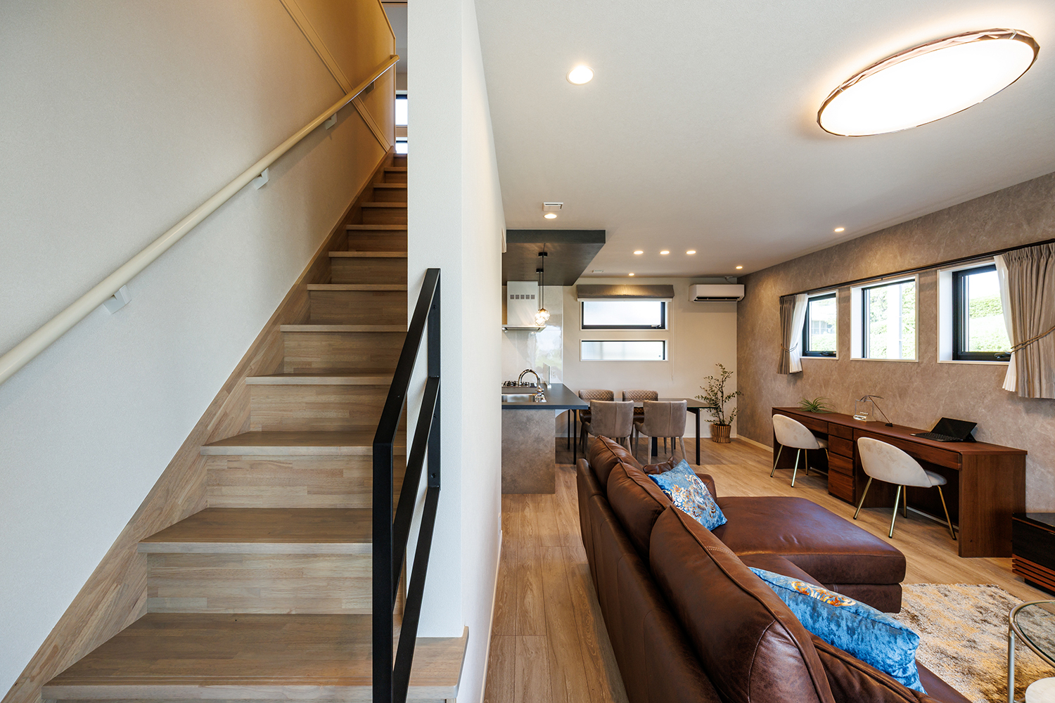 T-2/リビング階段を採用することで、家族が自然と顔を合わせる機会が増え、コミュニケーションが豊かに。