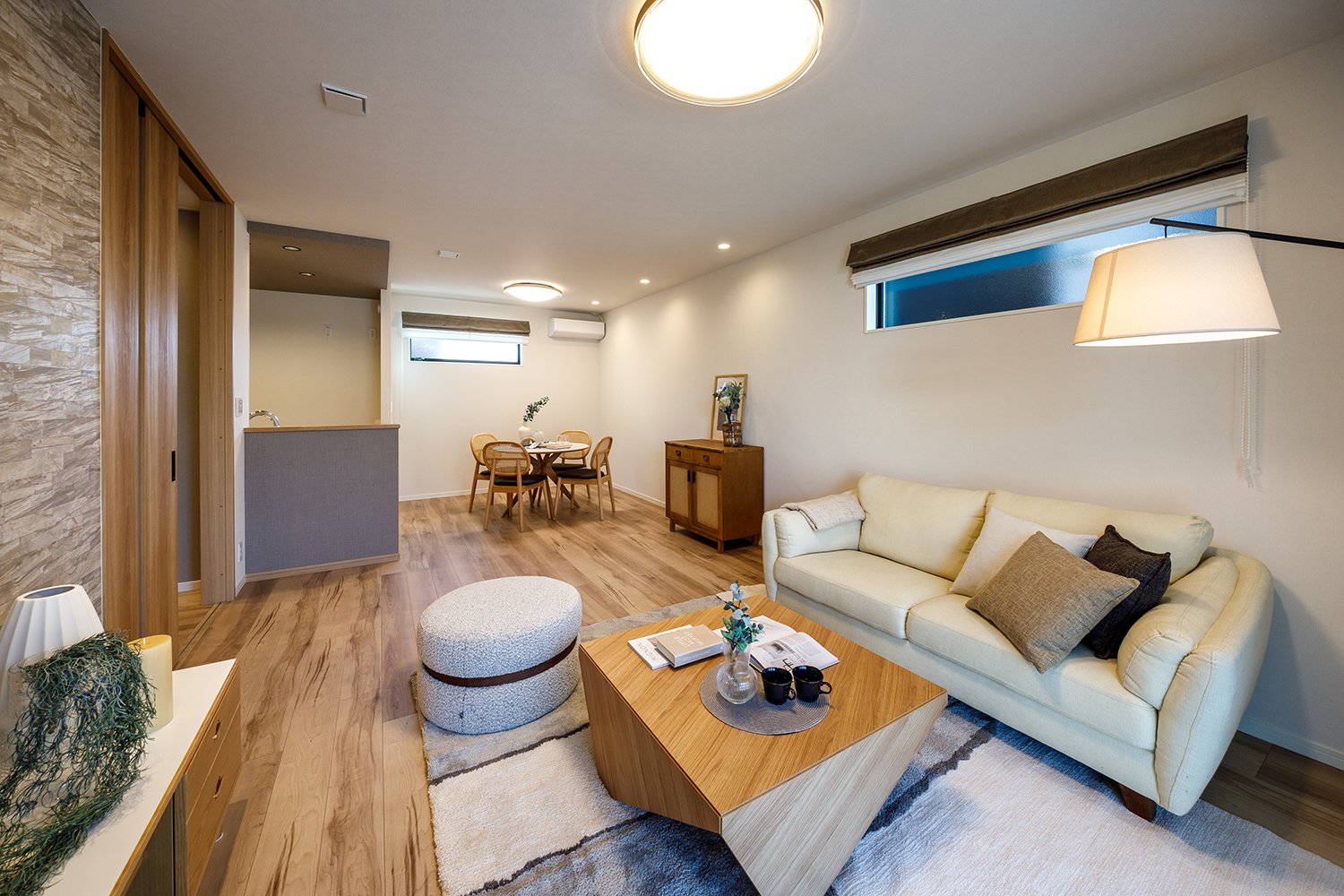 T-2/LDKにはエアコンと床暖房を標準装備。夏は涼しく、冬はやさしい暖かさに包まれて心地よく過ごせる空間です。