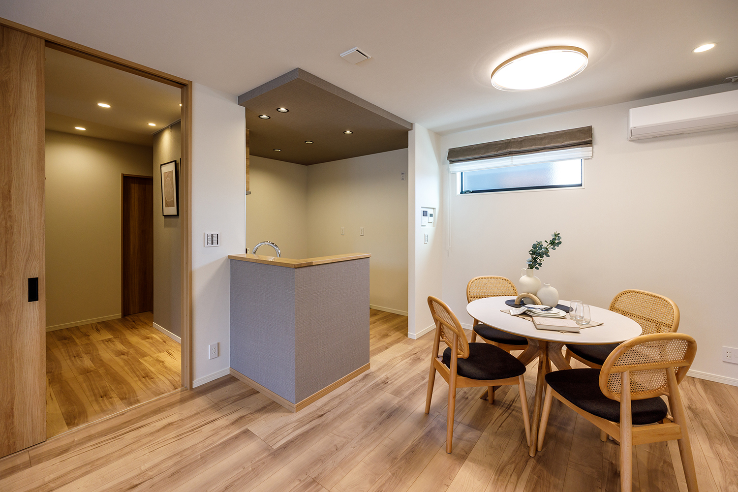T-2/ダイニングはキッチンのすぐそばに。家事効率を高めながら、家族との時間を過ごせる工夫が詰まっています。