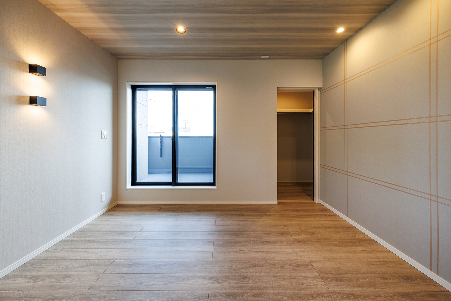 T-2/1.5帖のWICを備えた主寝室は、収納力と開放感を兼ね備えた癒しの空間。やさしく落ち着いた一室です。
