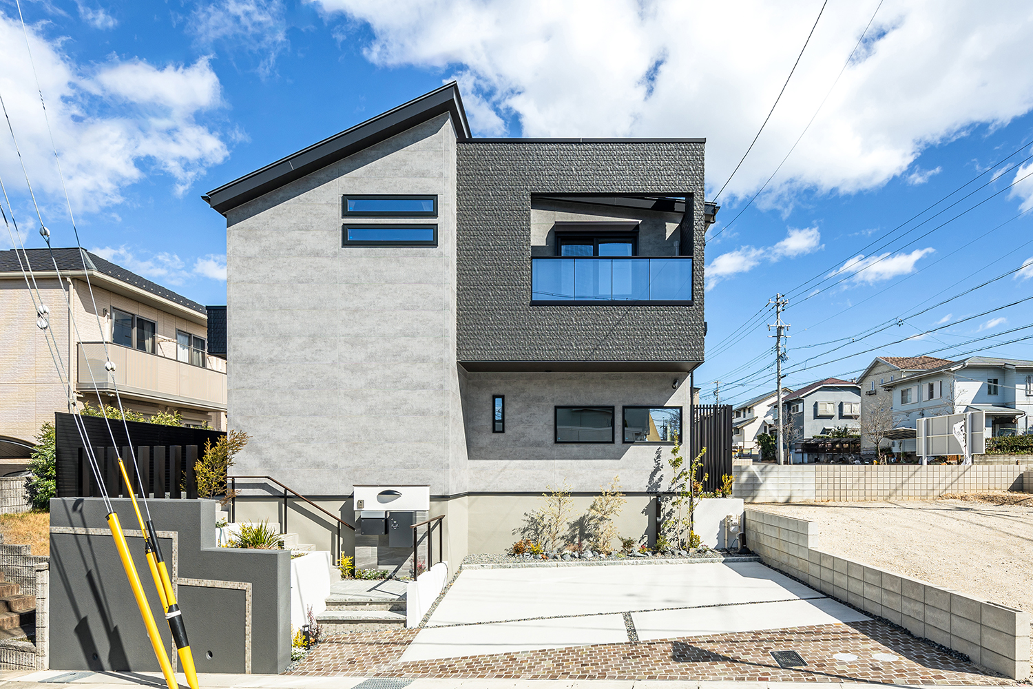 T-1／住宅性能もさることながら、学校や買物施設が近いので暮らしにも子育てにもゆとりが持てます。