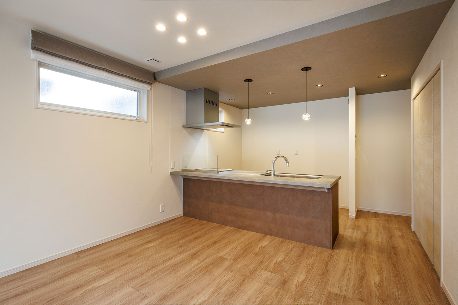 T-1／ダイニング