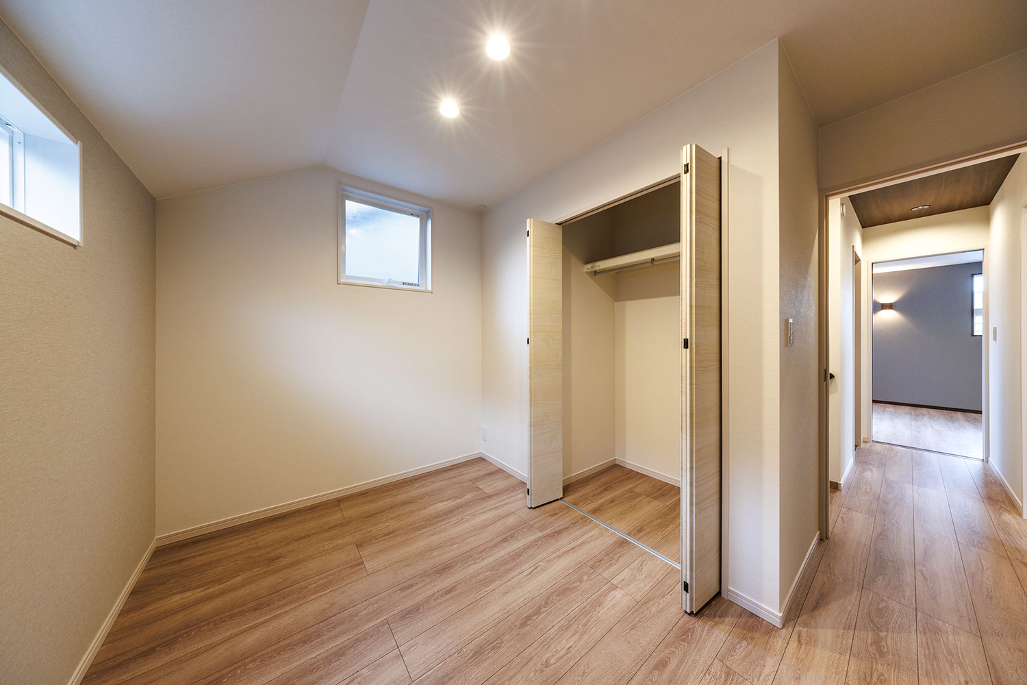 T-1／勾配天井で立体感のある空間を演出。子供部屋にも最適なシンプル空間だからこそ、大人になるまで使えます。