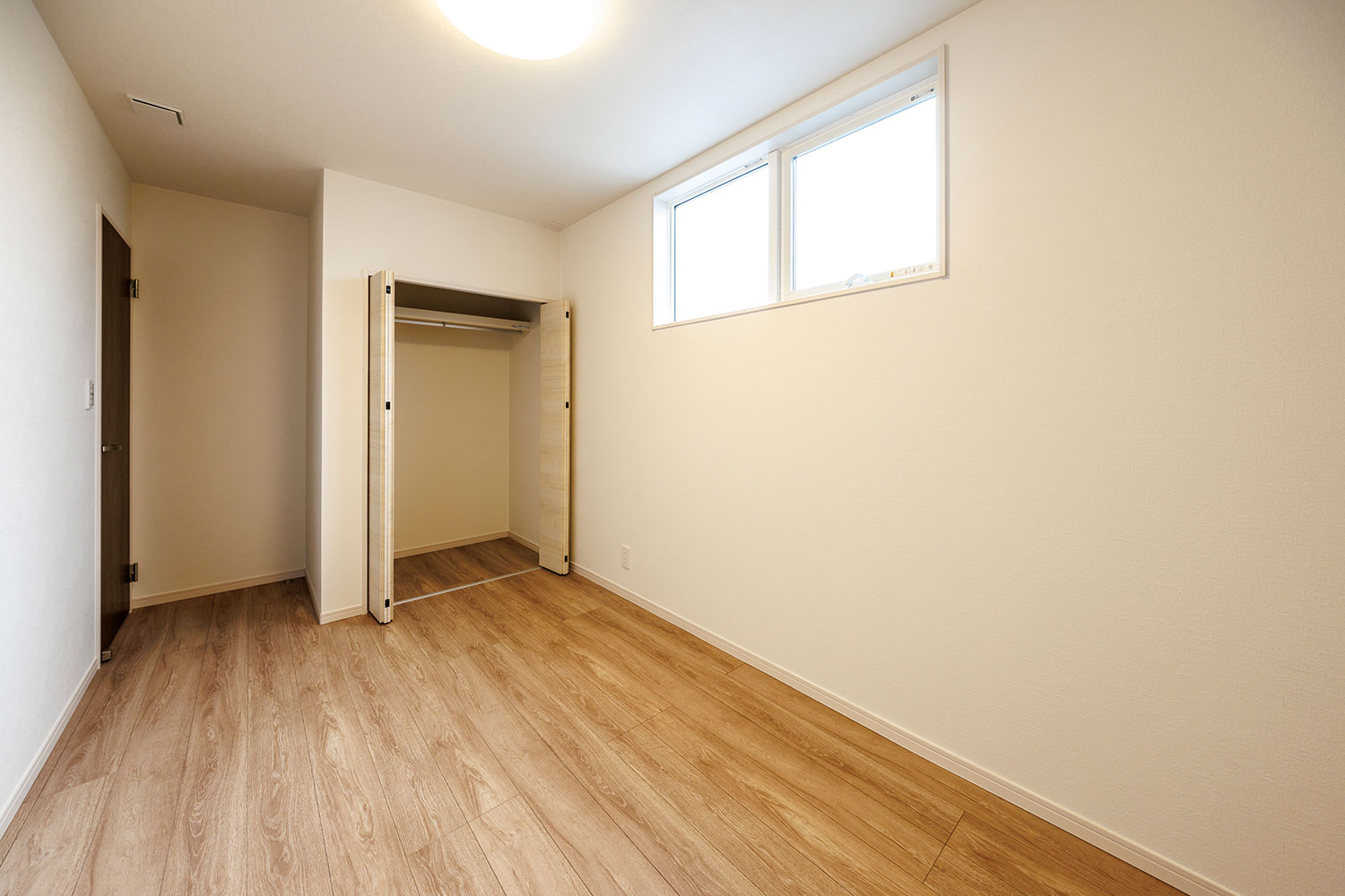 T-1／居室は全てクローゼット完備。個々に使えるから、お子さんも1人で自分の衣類や荷物が管理できます。