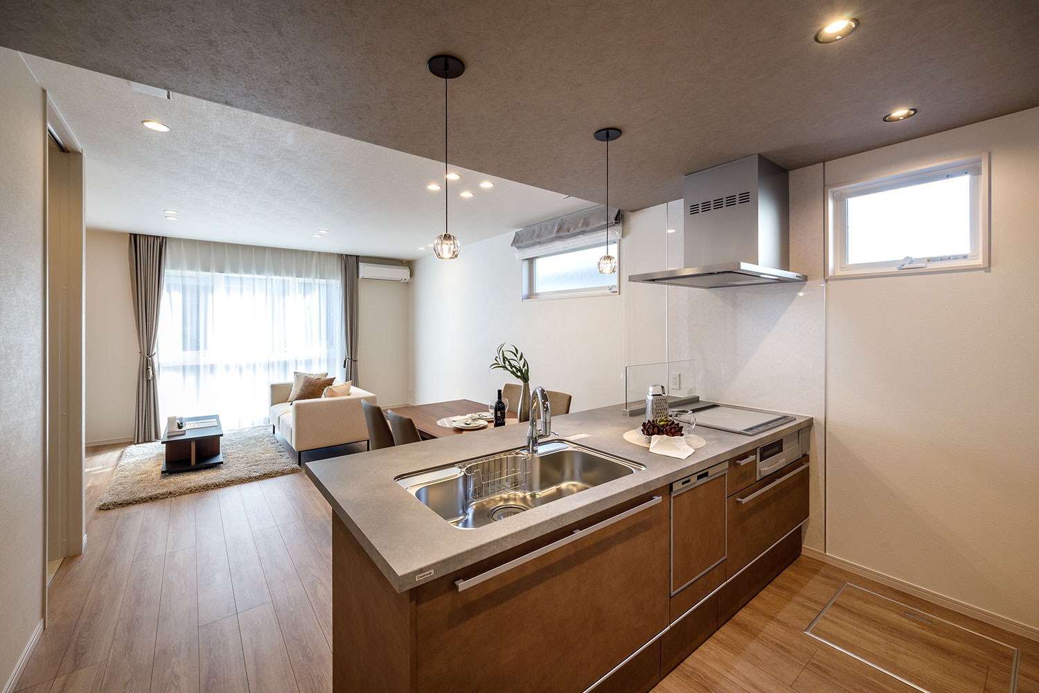 T-1／スッキリとしたデザインで使いやすく、上面で操作可能なIHコンロや食器洗い乾燥機、タッチレス水栓を搭載。