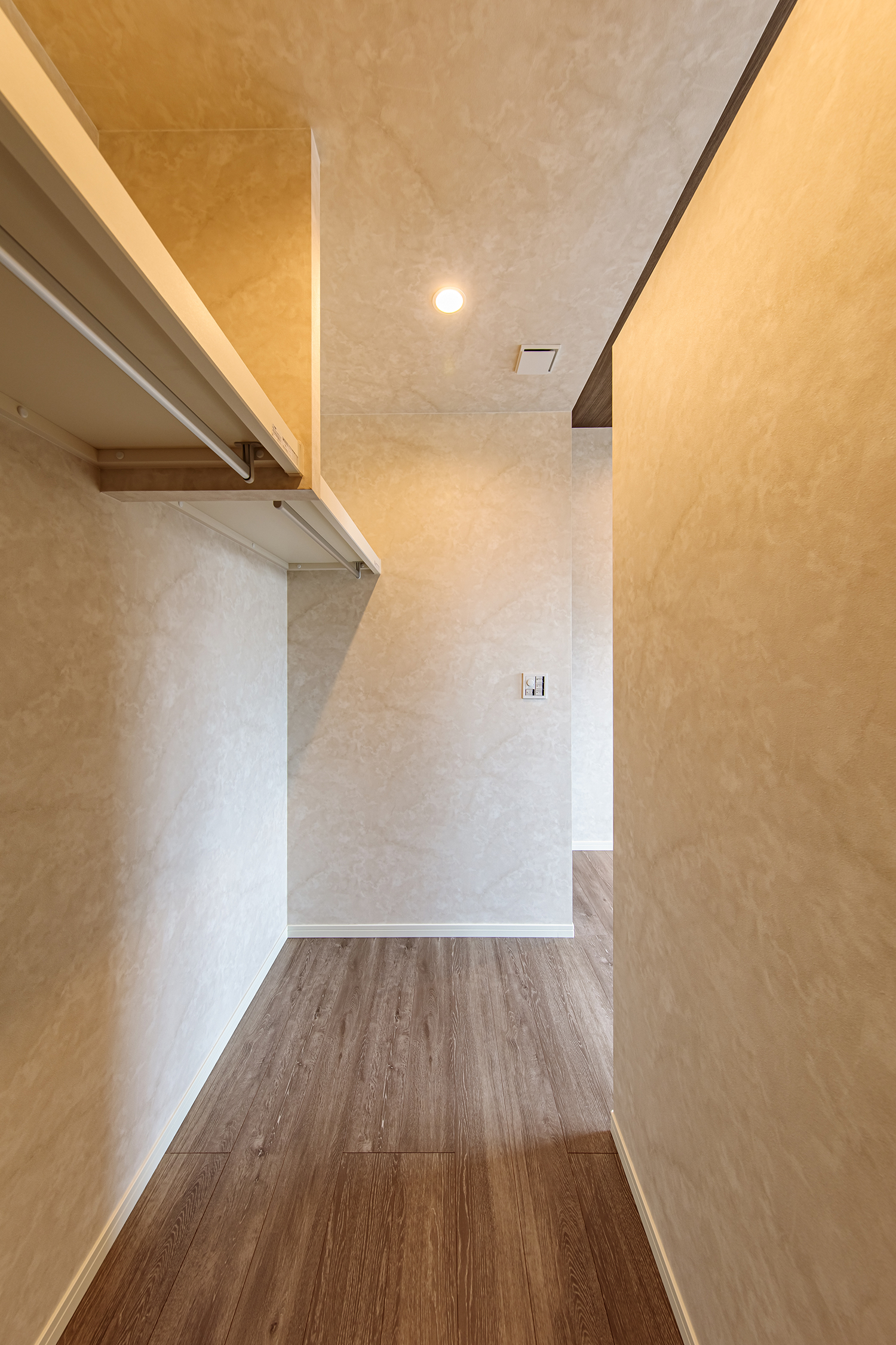 T-1/ドアレスのWICは、衣類や荷物の収納もスムーズです。