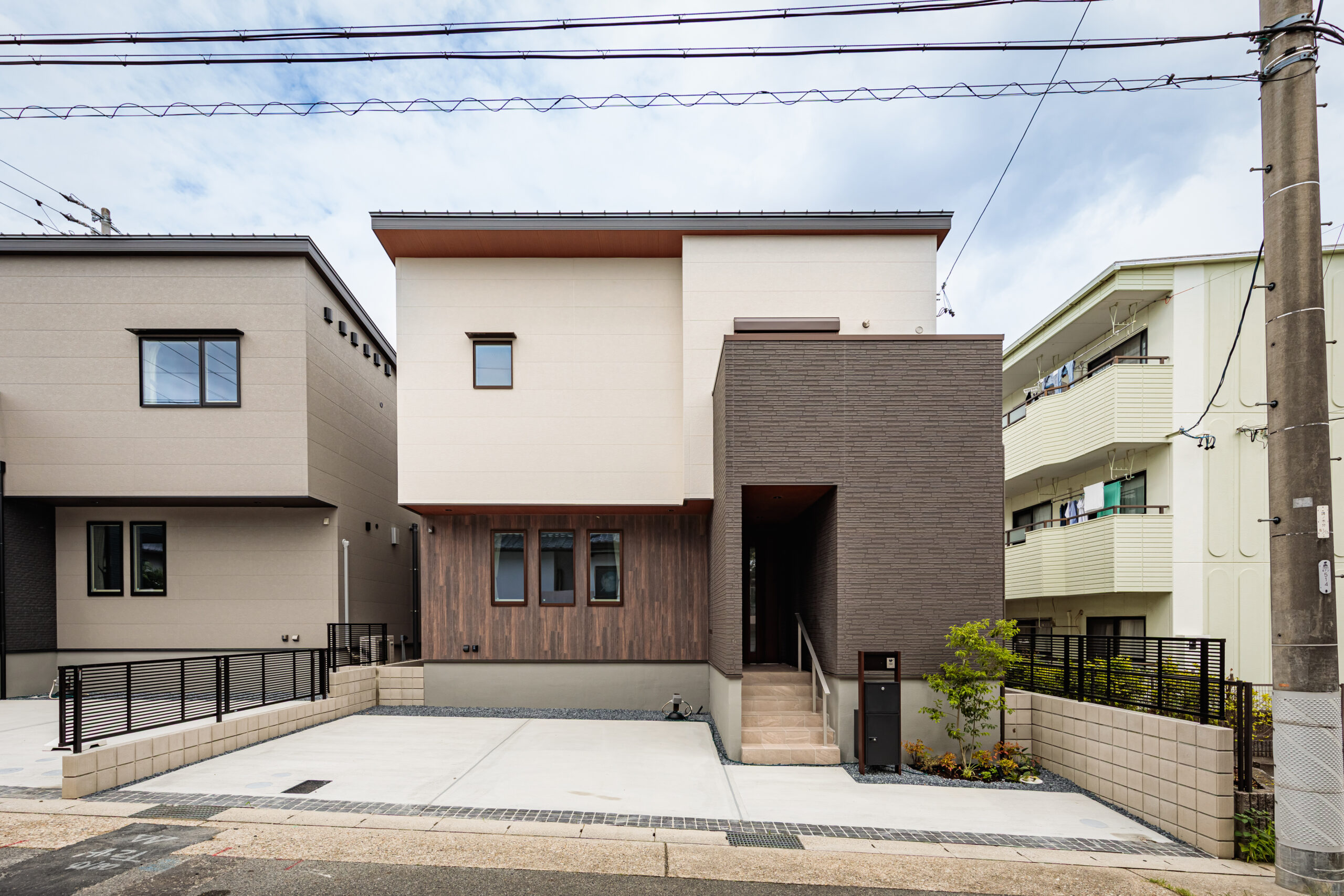 T-1／東向きの窓から朝日がたっぷりと差し込むワイド間口の住まい。一日の始まりを気持ちよく迎えられます。